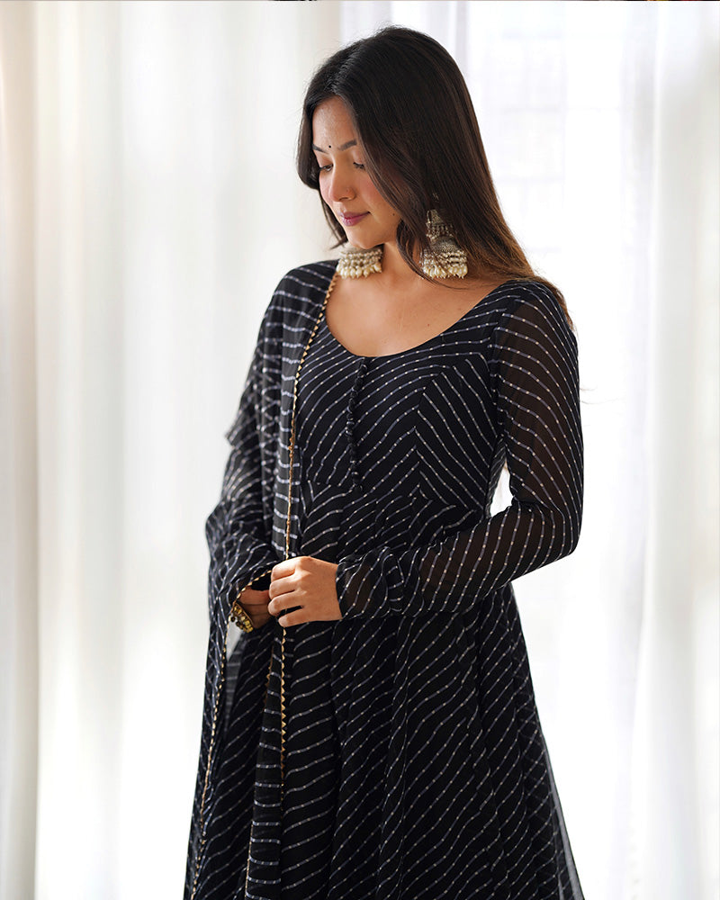 BLACK COLOR LAHERIYA PRINT GEORGETTE THREE PIECE ANARKALI SUIT
