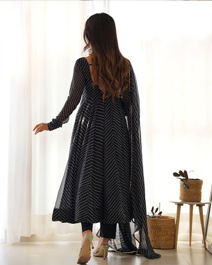 BLACK COLOR LAHERIYA PRINT GEORGETTE THREE PIECE ANARKALI SUIT